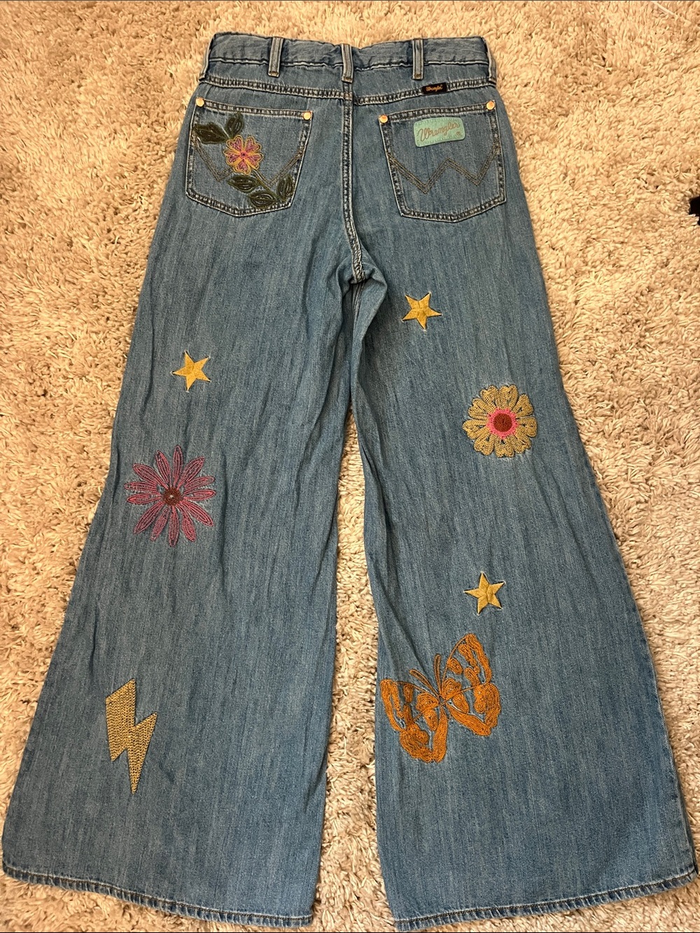 Like New Wrangler X Lainey Wilson High Rise Jeans - Picture 6 of 9